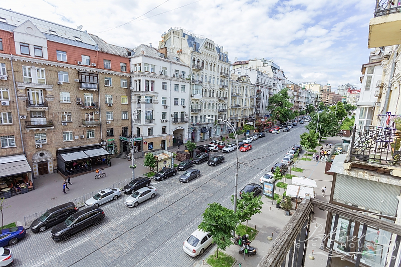 Take off daily - 43/16 Velyka Vasylkivska Street